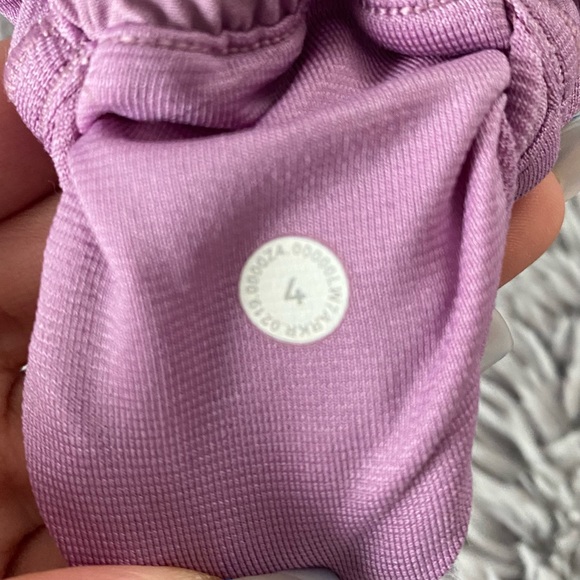 Discontinued Lululemon hotty hot shorts 2.5in - Picture 5 of 5